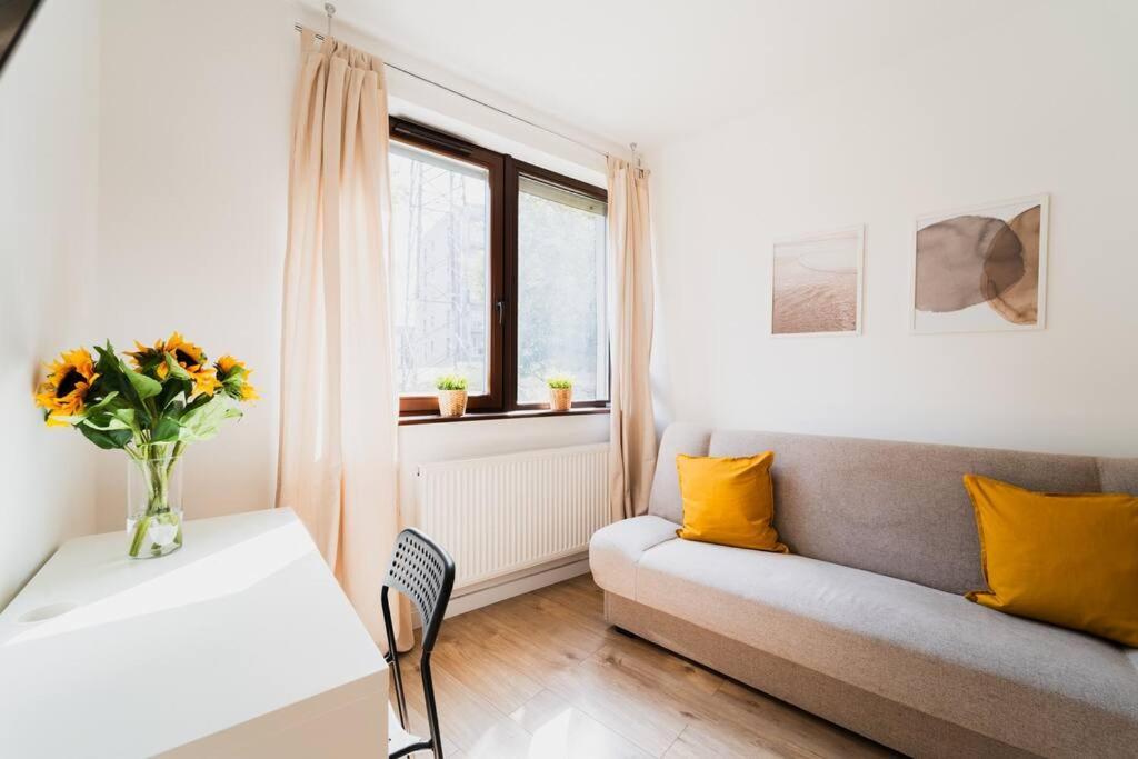 City Center - 3 Rooms - New Building - Private Parking Place - Garage Breslavia Esterno foto