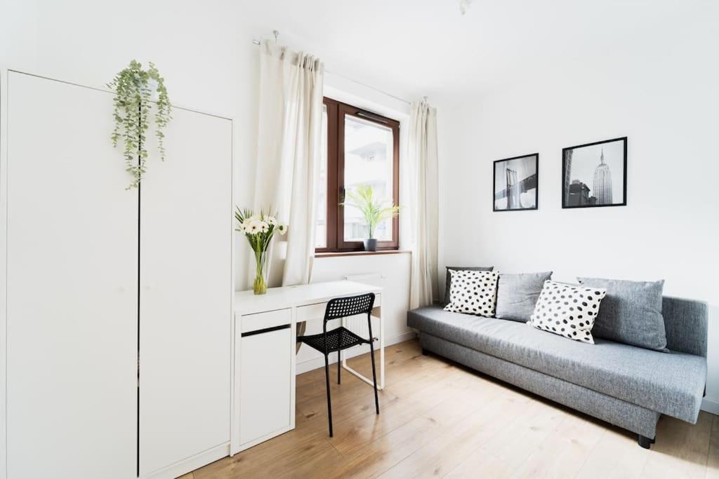 City Center - 3 Rooms - New Building - Private Parking Place - Garage Breslavia Esterno foto