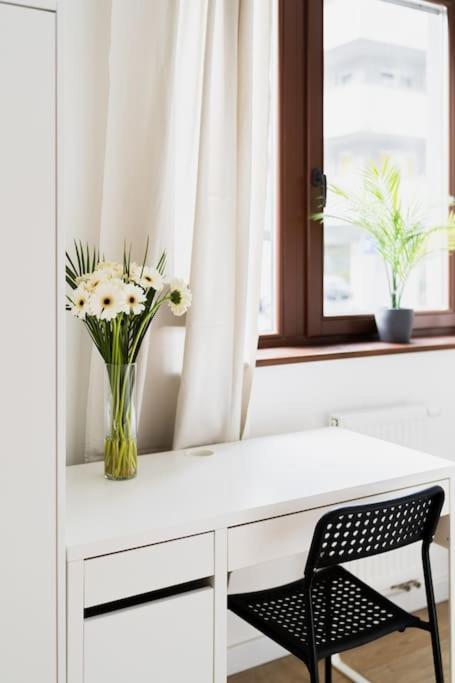 City Center - 3 Rooms - New Building - Private Parking Place - Garage Breslavia Esterno foto