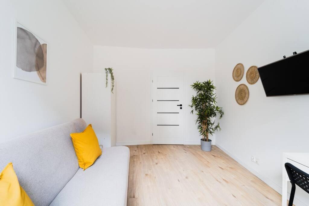 City Center - 3 Rooms - New Building - Private Parking Place - Garage Breslavia Esterno foto
