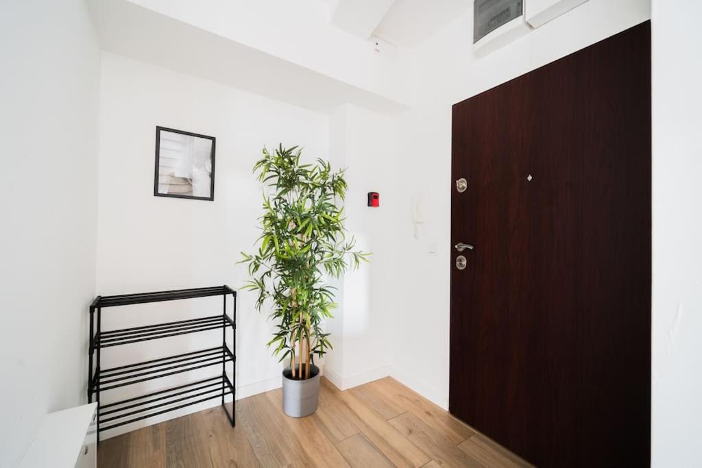 City Center - 3 Rooms - New Building - Private Parking Place - Garage Breslavia Esterno foto